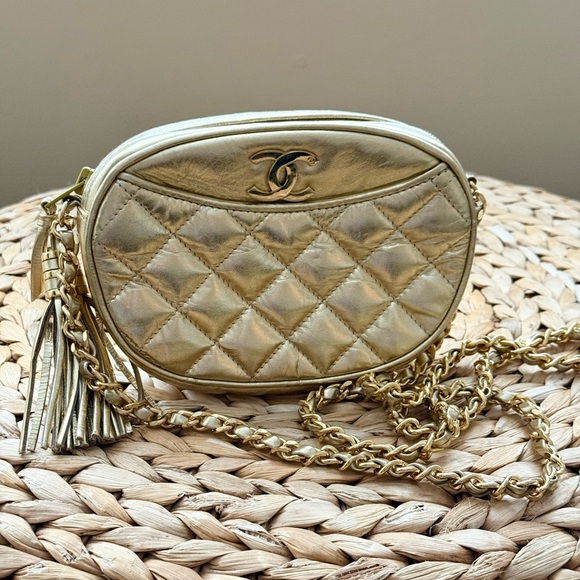Vintage quilted gold fashion bag with tassel and chain strap - Picture 7 of 7
